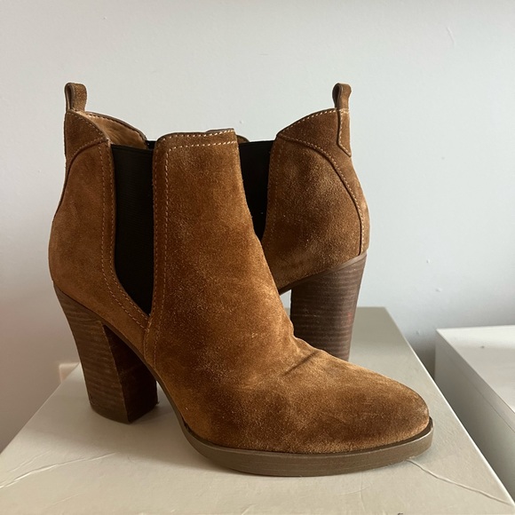 Heeled short boots - Picture 3 of 6